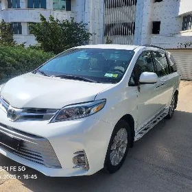 Toyota Sienna 2020