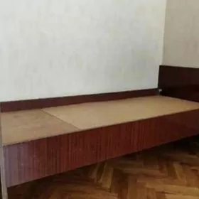 Кровать
