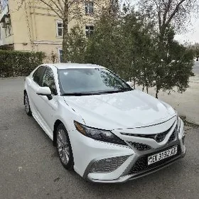 Toyota Camry 2021