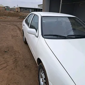 Nissan Sunny 2000