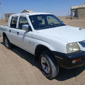 Mitsubishi Rosa 2004