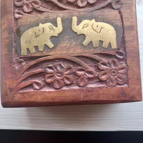 Шкатулка для украшений.