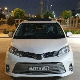 Toyota Sienna 2018