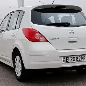 Nissan Versa 2011
