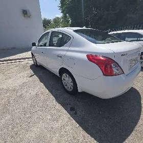 Nissan Versa 2012