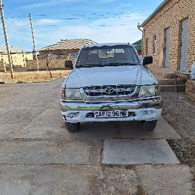 Toyota Hilux 2004
