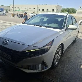 Hyundai Elantra 2022