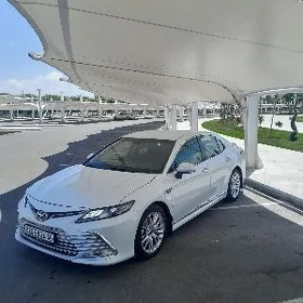 Toyota Camry Hybrid 2021
