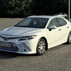 Toyota Camry Hybrid 2023