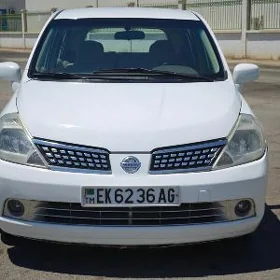 Nissan Tiida 2011