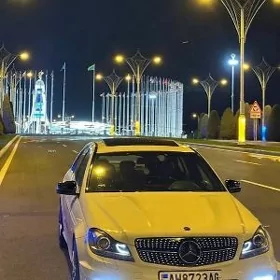 Mercedes-Benz C300 2010