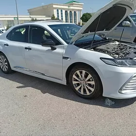 Toyota Camry Hybrid 2021