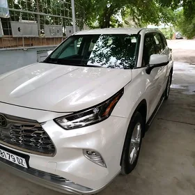 Toyota Highlander 2021