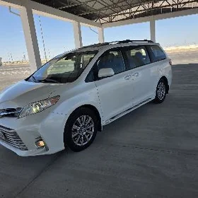 Toyota Sienna 2020