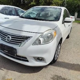 Nissan Versa 2012