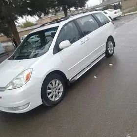 Toyota Sienna 2004