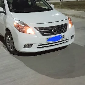 Nissan Versa 2012