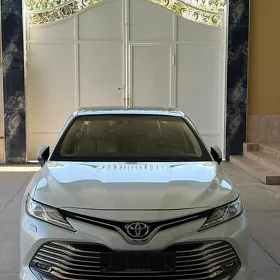Toyota Camry 2019