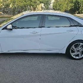 Hyundai Elantra 2023