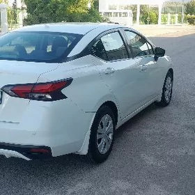 Nissan Versa 2021