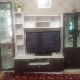 Mini stenka/podtelevizornik