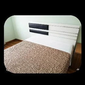 Двуспальная кровать