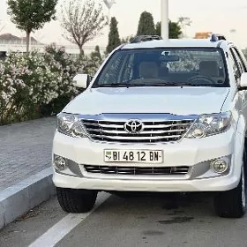 Toyota Fortuner 2013