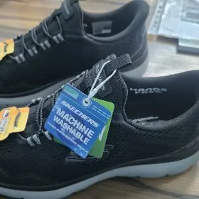 SKECHERS razmer 40