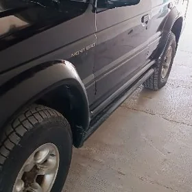 Mitsubishi Montero 1995