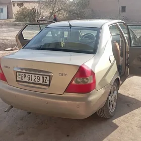 Mitsubishi L300 2005
