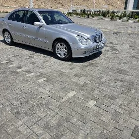 Mercedes-Benz E320 2005