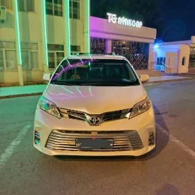Toyota Sienna 2016