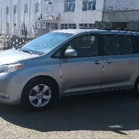 Toyota Sienna 2012
