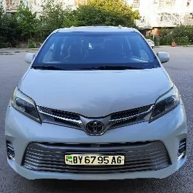 Toyota Sienna 2016
