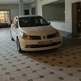 Nissan Tiida 2006