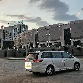 Toyota Sienna 2019