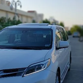 Toyota Sienna 2020