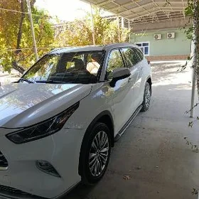 Toyota Highlander 2021