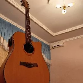 Gitara akustik