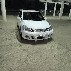 Nissan Versa 2012