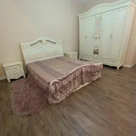 Спальный гарнитур из дерева