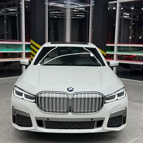 BMW 740 2021