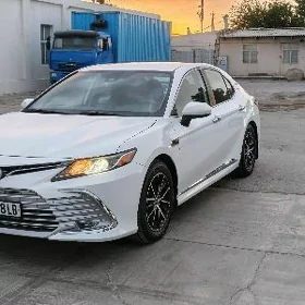Toyota Camry 2021