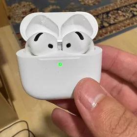 AirPods 4
