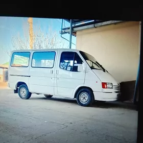 Ford Aerostar 1989