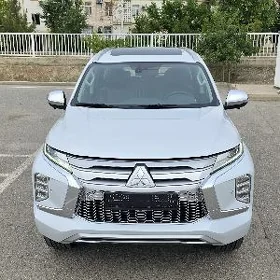 Mitsubishi Pajero 2020