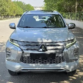 Mitsubishi Pajero 2020