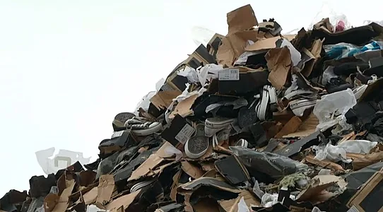В Гавре уничтожили 38 тысяч пар кроссовок: почему?