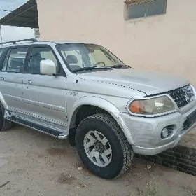 Mitsubishi Montero Sport 2002