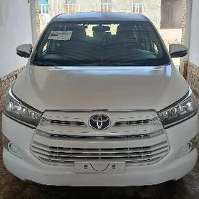 Toyota Innova 2021